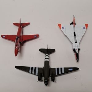 Die Cast Metal  Planes LOT (3) C-17 Sky Train / Red Arrow Hawk / Canada Cf-105